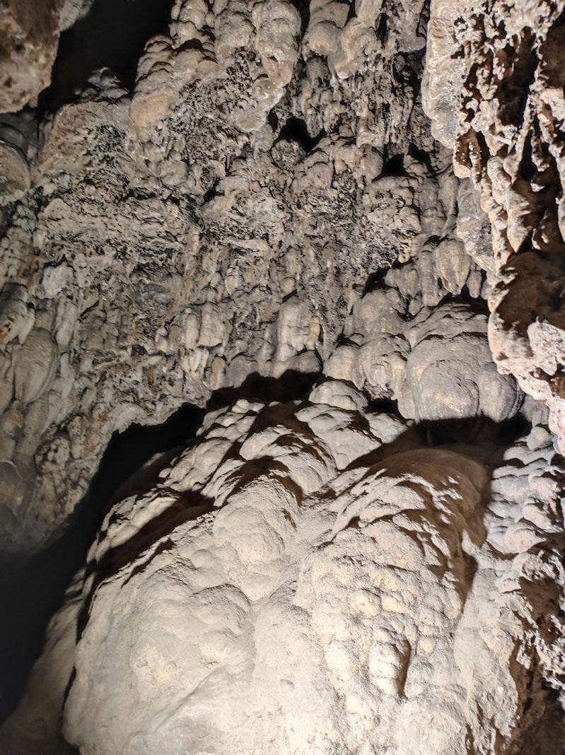 26-concrétions dans une grotte